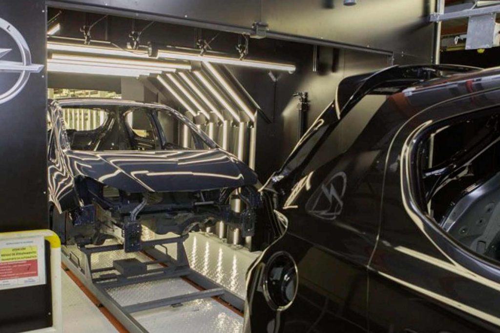 Simultaneous inspection of two consecutive car bodies